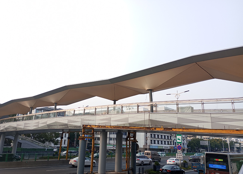 蘇州東環(huán)路人行天橋ptfe膜結(jié)構(gòu)