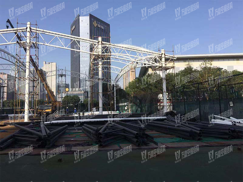 寧波(鄞州)網球中心遮陽棚膜結構工程二期項目施工中 寧波(鄞州)網球中心遮陽棚膜結構工程二期項目施工中